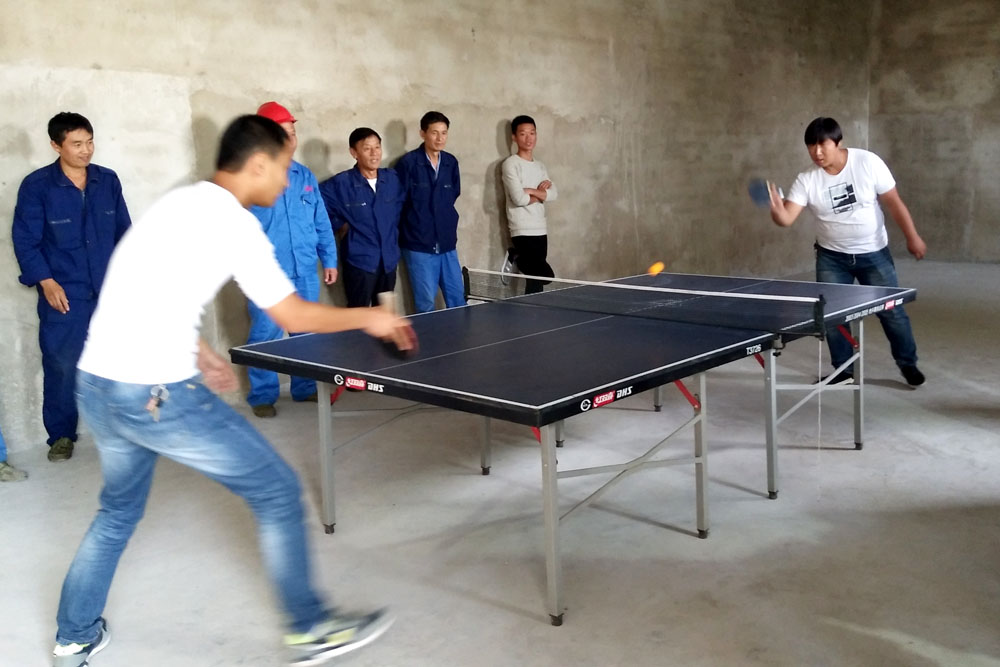 迎17国庆，运力化工员工组织体育比赛——乒乓球比赛进行当中。
