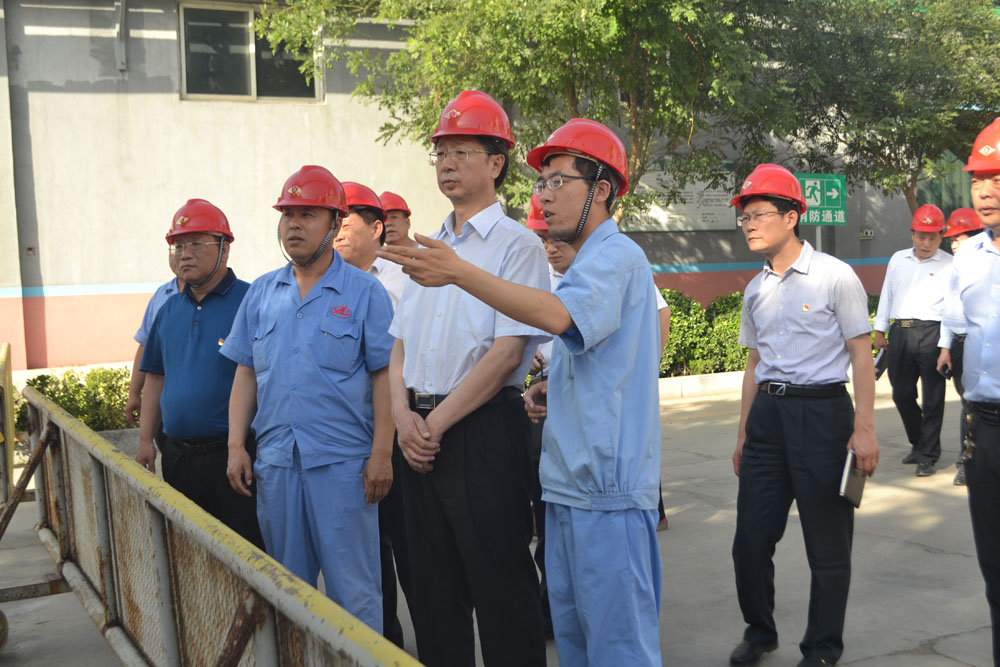 2018年6月4日，夏县县委书记张宏志来我厂，安全月安全工作视察。