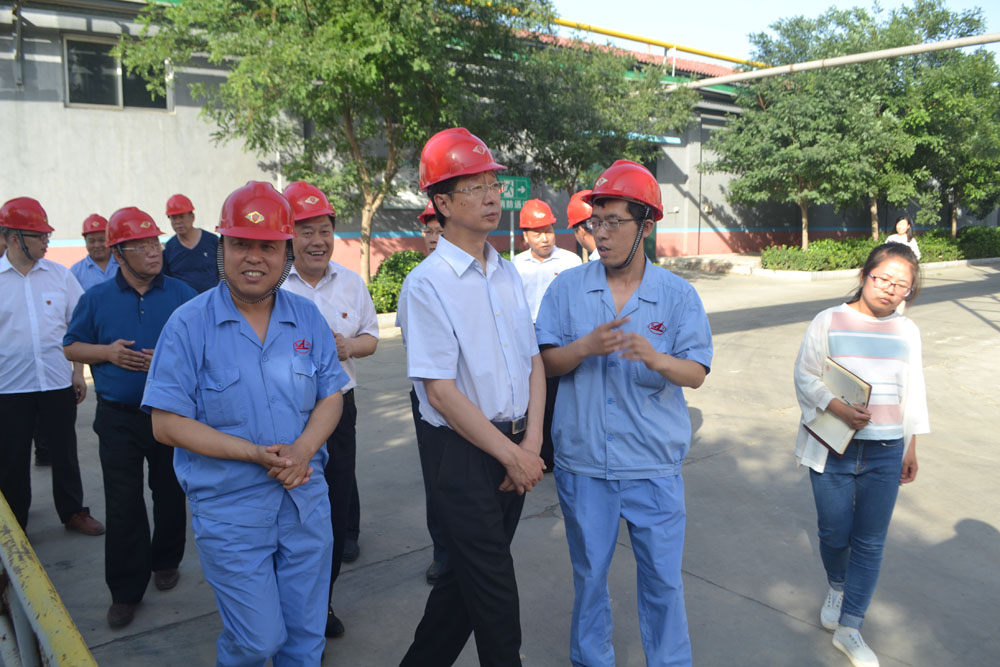2018年6月4日，夏县县委书记张宏志来我厂，安全月安全工作视察。